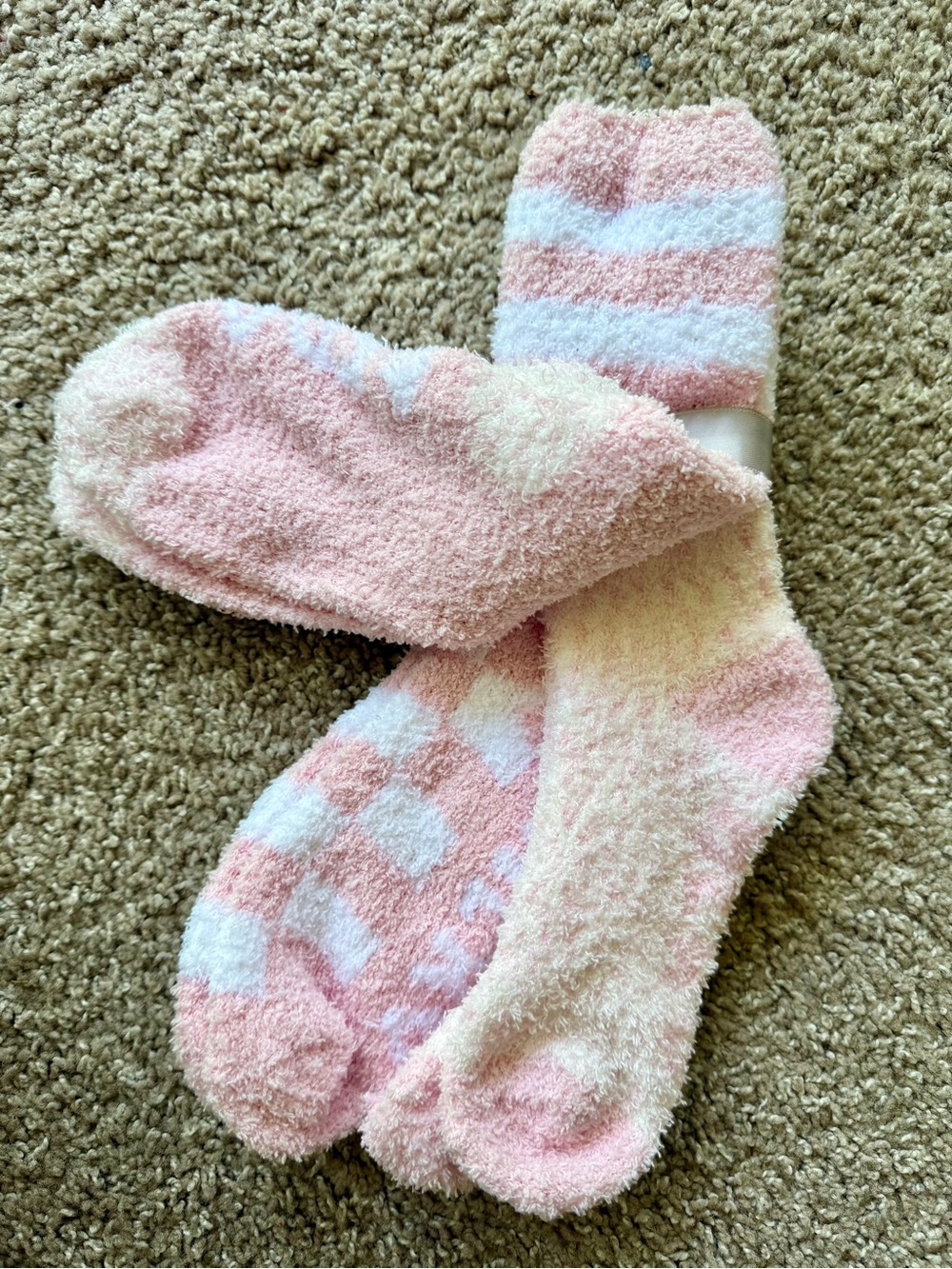 Aeropostale Pink and White Cozy Checkered Socks - 3 Pair - Picture 2 of 2